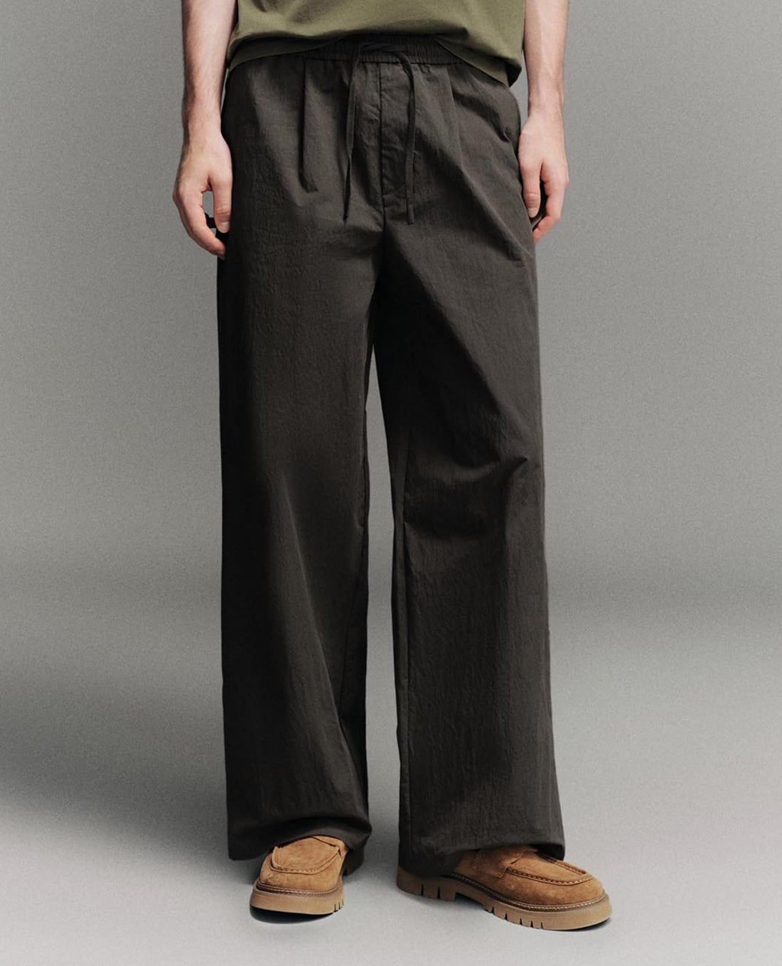 URBAN REVIVO - Quần nam ống rộng lưng thun