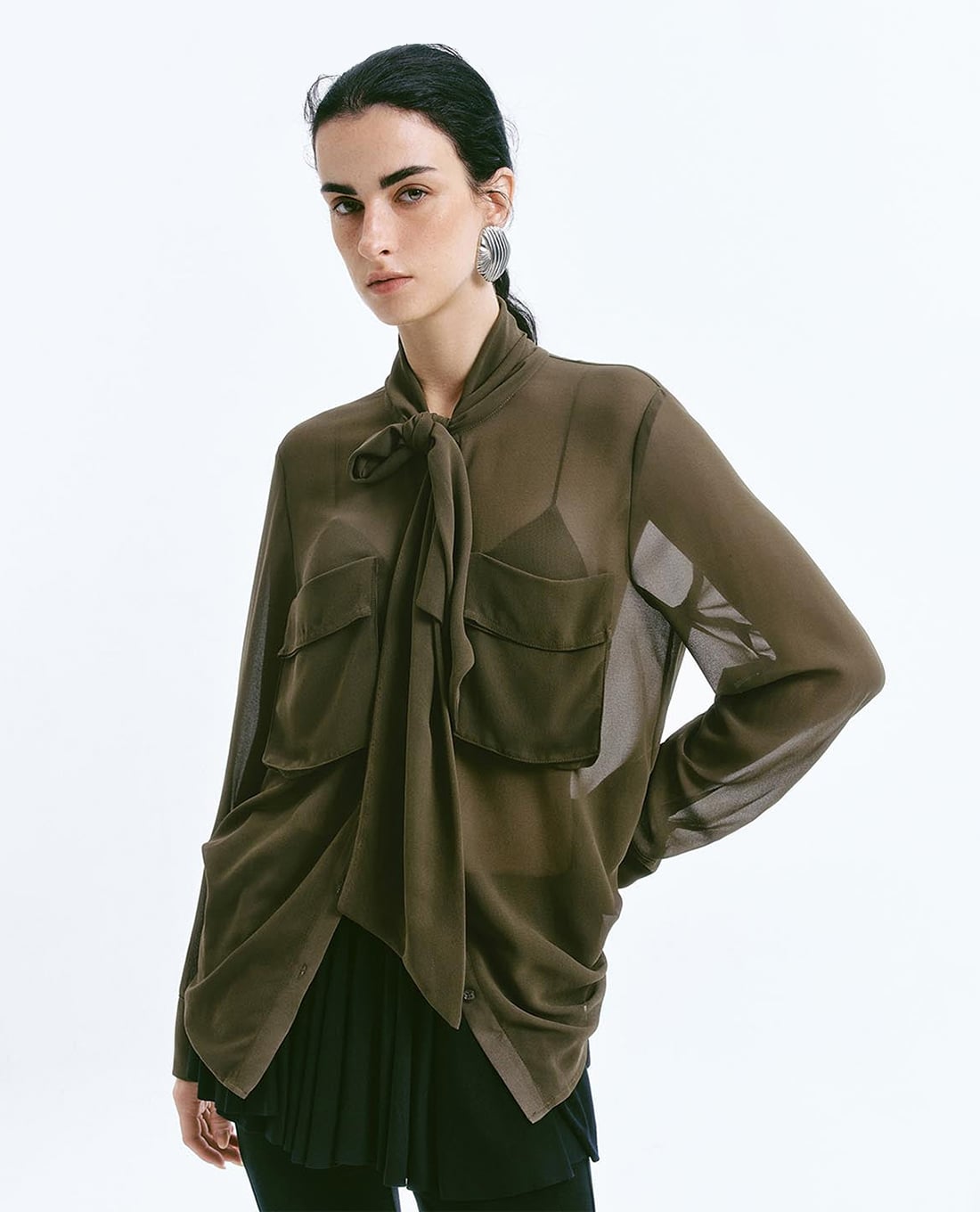 URBAN REVIVO - Áo sơ mi nữ tay dài phối nơ cổ