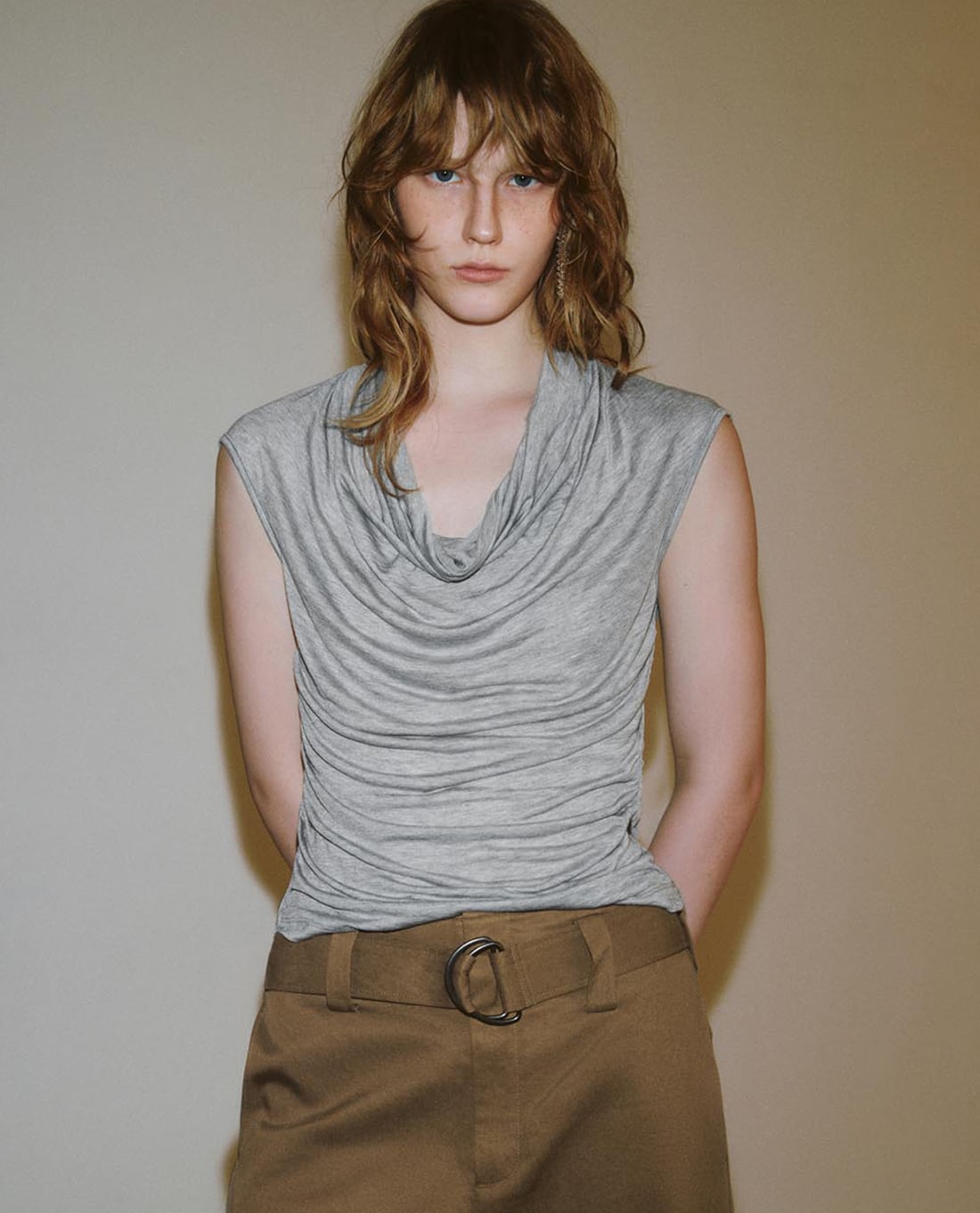 URBAN REVIVO - Áo sát nách nữ cổ đổ phom ôm