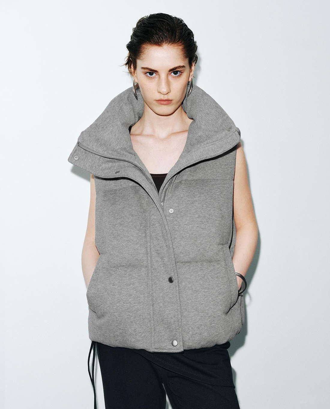 URBAN REVIVO - Áo khoác gilet nữ cổ cao phối nút bấm