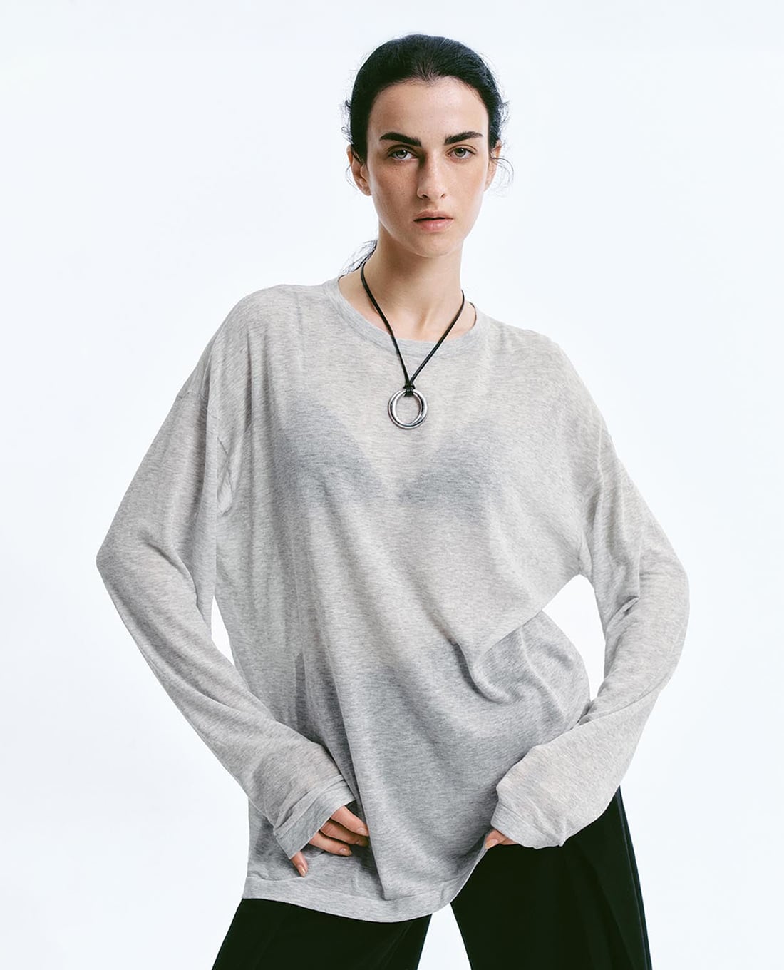 URBAN REVIVO - Áo dệt kim nữ cổ tròn tay dài