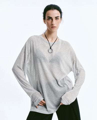  URBAN REVIVO - Áo dệt kim nữ cổ tròn tay dài 