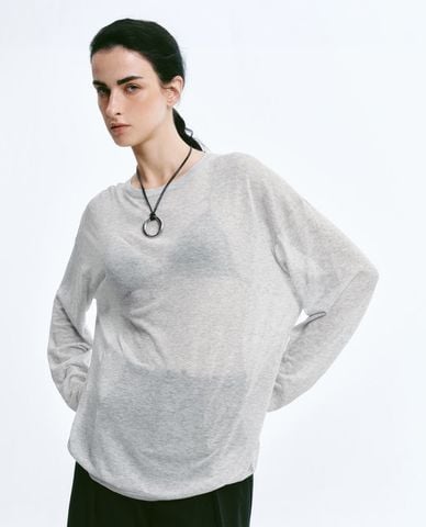  URBAN REVIVO - Áo dệt kim nữ cổ tròn tay dài 