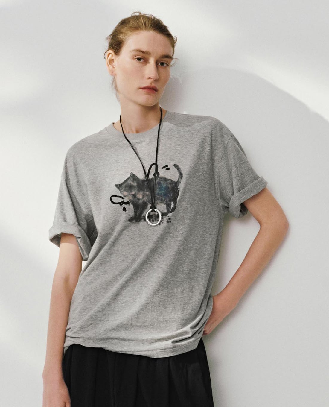 URBAN REVIVO - Áo thun nữ cổ tròn tay ngắn in họa tiết