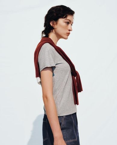  URBAN REVIVO - Áo thun nữ cổ tròn tay ngắn vạt chéo 