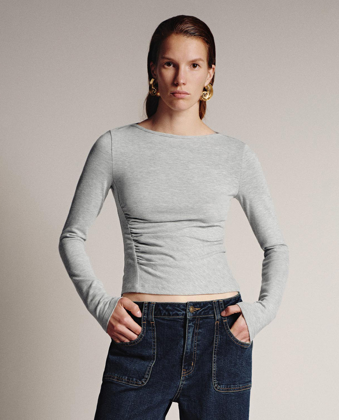 URBAN REVIVO - Áo kiểu nữ cổ tròn tay dài xếp nếp