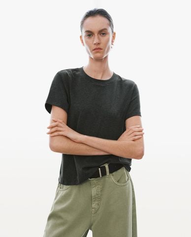  URBAN REVIVO - Áo thun nữ cổ tròn tay ngắn tối giản 