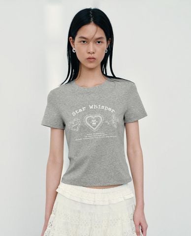  URBAN REVIVO - Áo thun nữ cổ tròn tay ngắn in họa tiết 