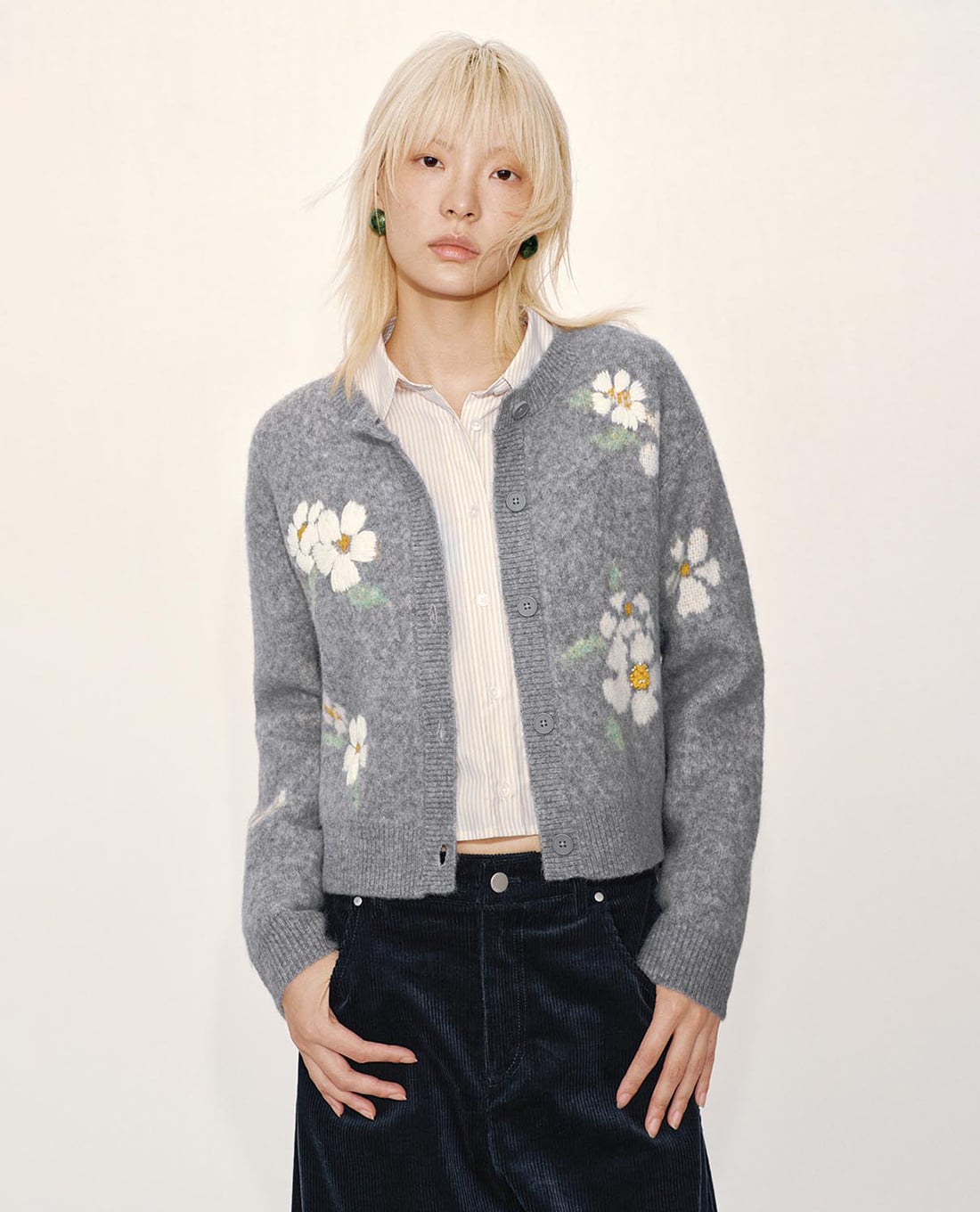 URBAN REVIVO - Áo khoác cardigan nữ cổ tròn tay dài dệt hoa