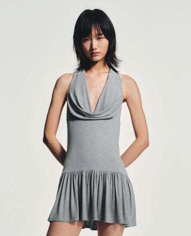  URBAN REVIVO - Đầm mini cổ yếm phom ôm xếp li 