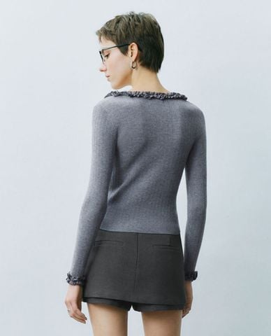  URBAN REVIVO - Áo dệt kim nữ cổ bèo tay dài phom ôm 