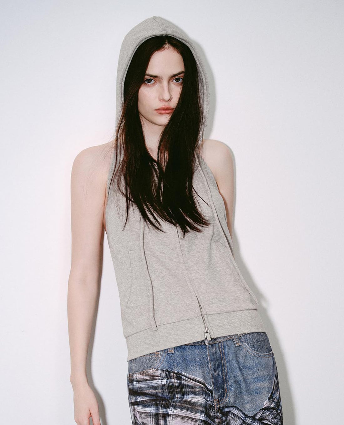 URBAN REVIVO - Áo khoác phối mũ nữ sát nách cá tính