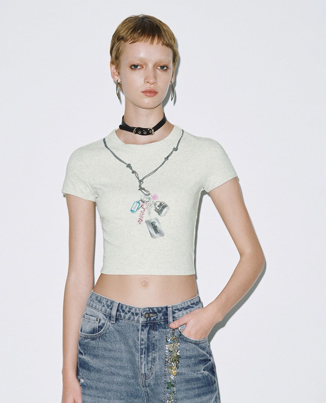 URBAN REVIVO - Áo croptop nữ cổ tròn tay ngắn phom ôm