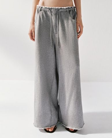  URBAN REVIVO - Quần nữ ống rộng lưng thun cá tính 