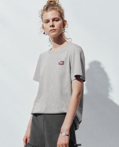  URBAN REVIVO - Áo thun nữ cổ tròn tay ngắn phối họa tiết 