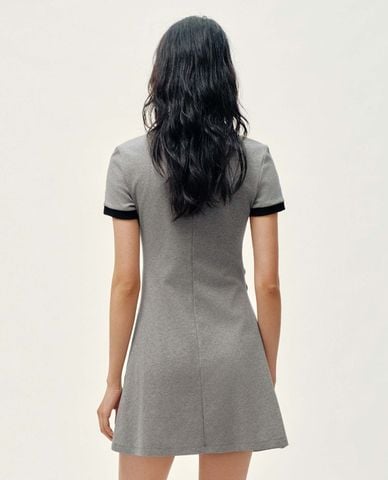  URBAN REVIVO - Đầm mini cổ tròn tay ngắn phối viền 