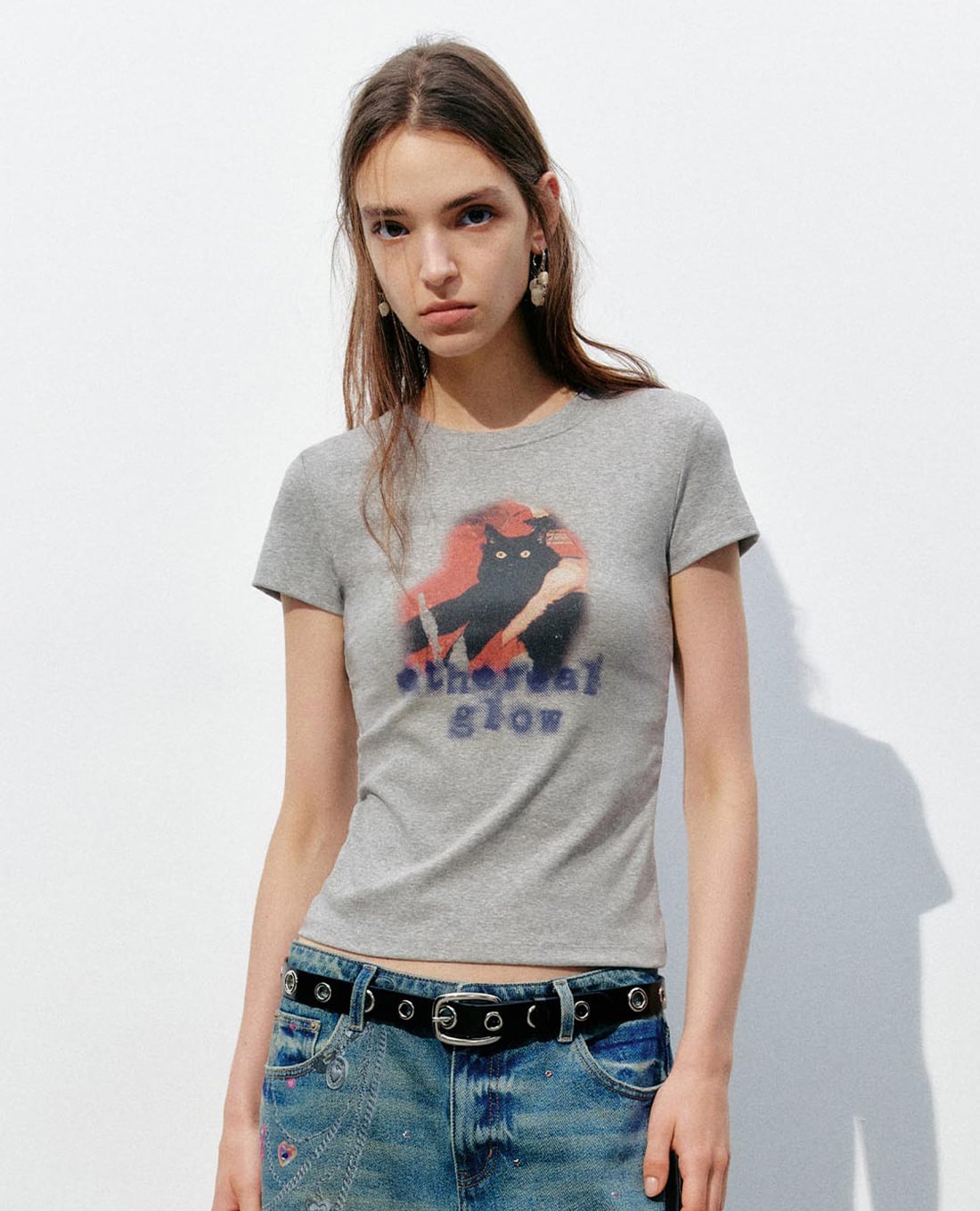 URBAN REVIVO - Áo thun nữ cổ tròn tay ngắn phom ôm