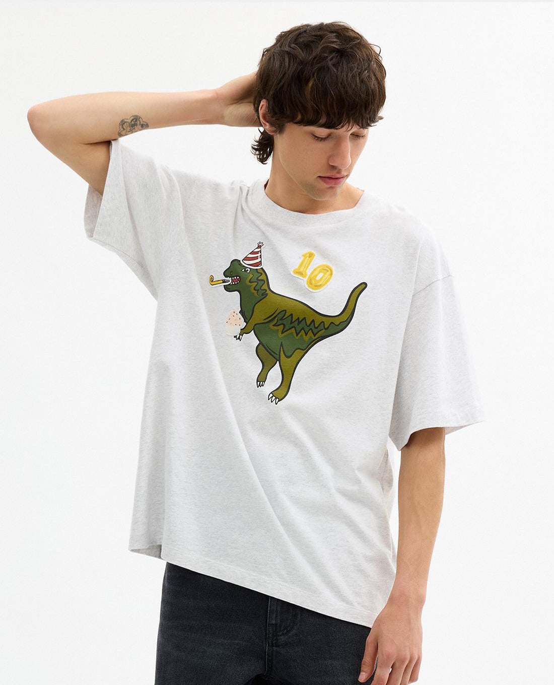 COACH - Áo thun nam tay ngắn Rexy 10th Birthday 90's