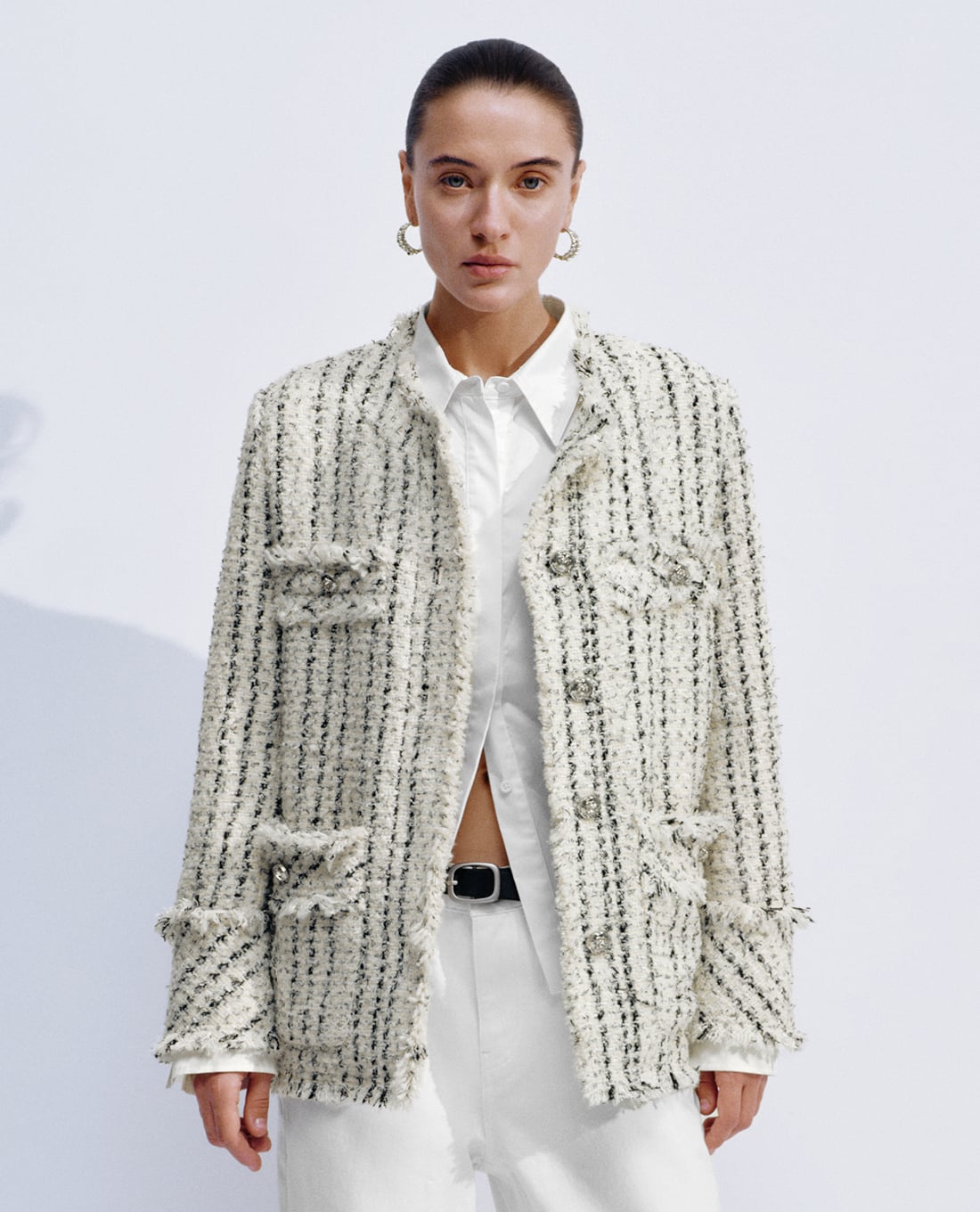 URBAN REVIVO - Áo khoác tweed nữ kẻ sọc ánh kim