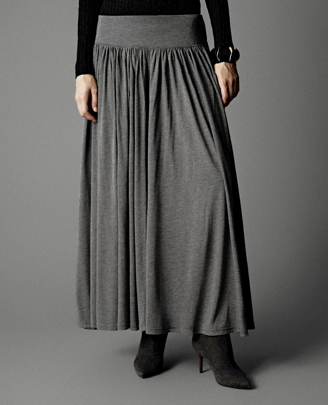 URBAN REVIVO - Chân váy chữ A midi xếp li