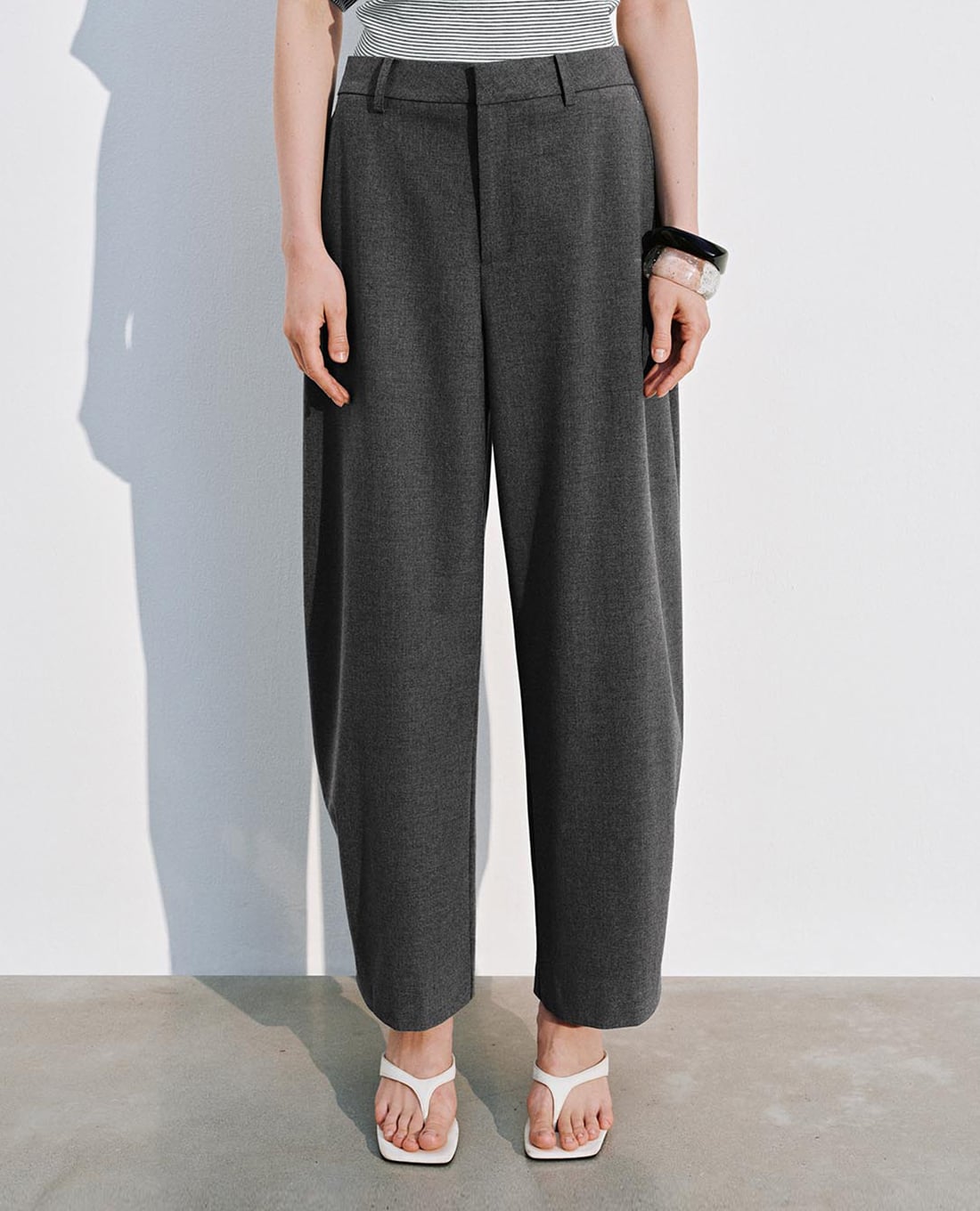 URBAN REVIVO - Quần nữ ống đứng chiết ly