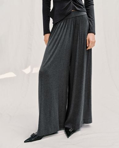  URBAN REVIVO - Quần nữ ống rộng lưng thun xếp li 