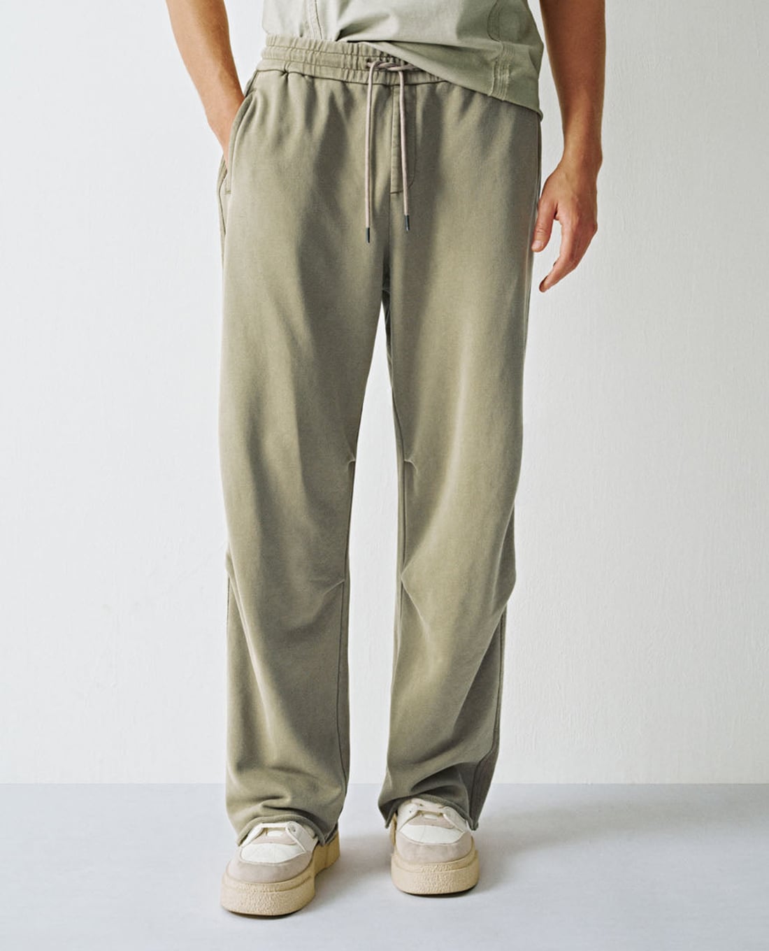 URBAN REVIVO - Quần nam ống rộng lưng thun