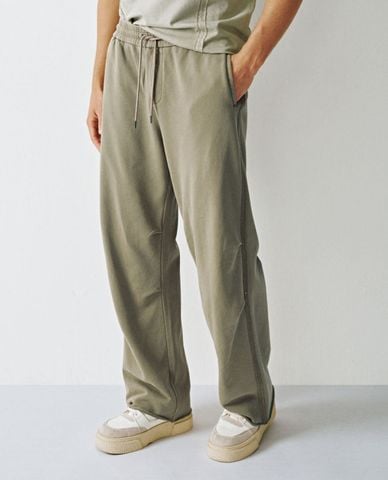  URBAN REVIVO - Quần nam ống rộng lưng thun 