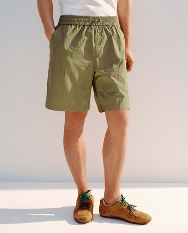  URBAN REVIVO - Quần short nam ngang gối phối dây rút 