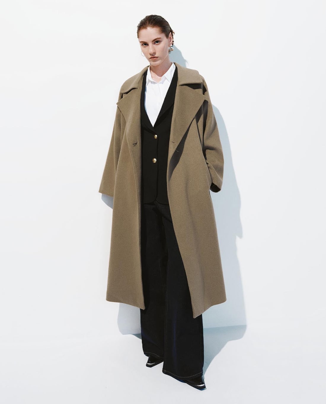 URBAN REVIVO - Áo khoác măng tô nữ dáng dài phối đai lưng