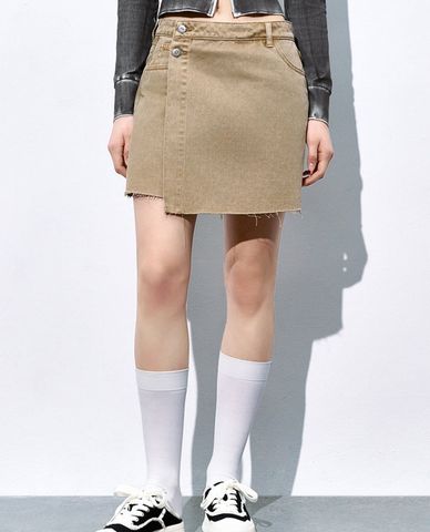  URBAN REVIVO - Chân váy denim mini chữ A vạt chéo 