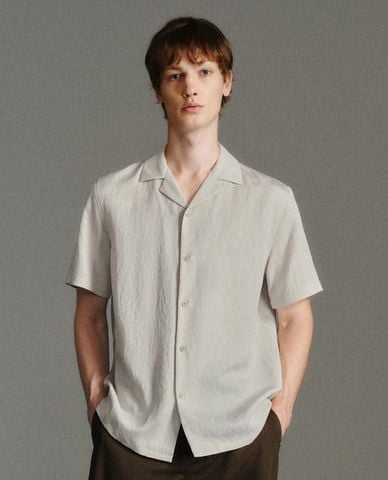  URBAN REVIVO - Áo sơ mi nam cổ bẻ tay ngắn hiện đại 