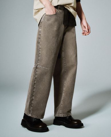  URBAN REVIVO - Quần jeans nam ống rộng cổ điển 