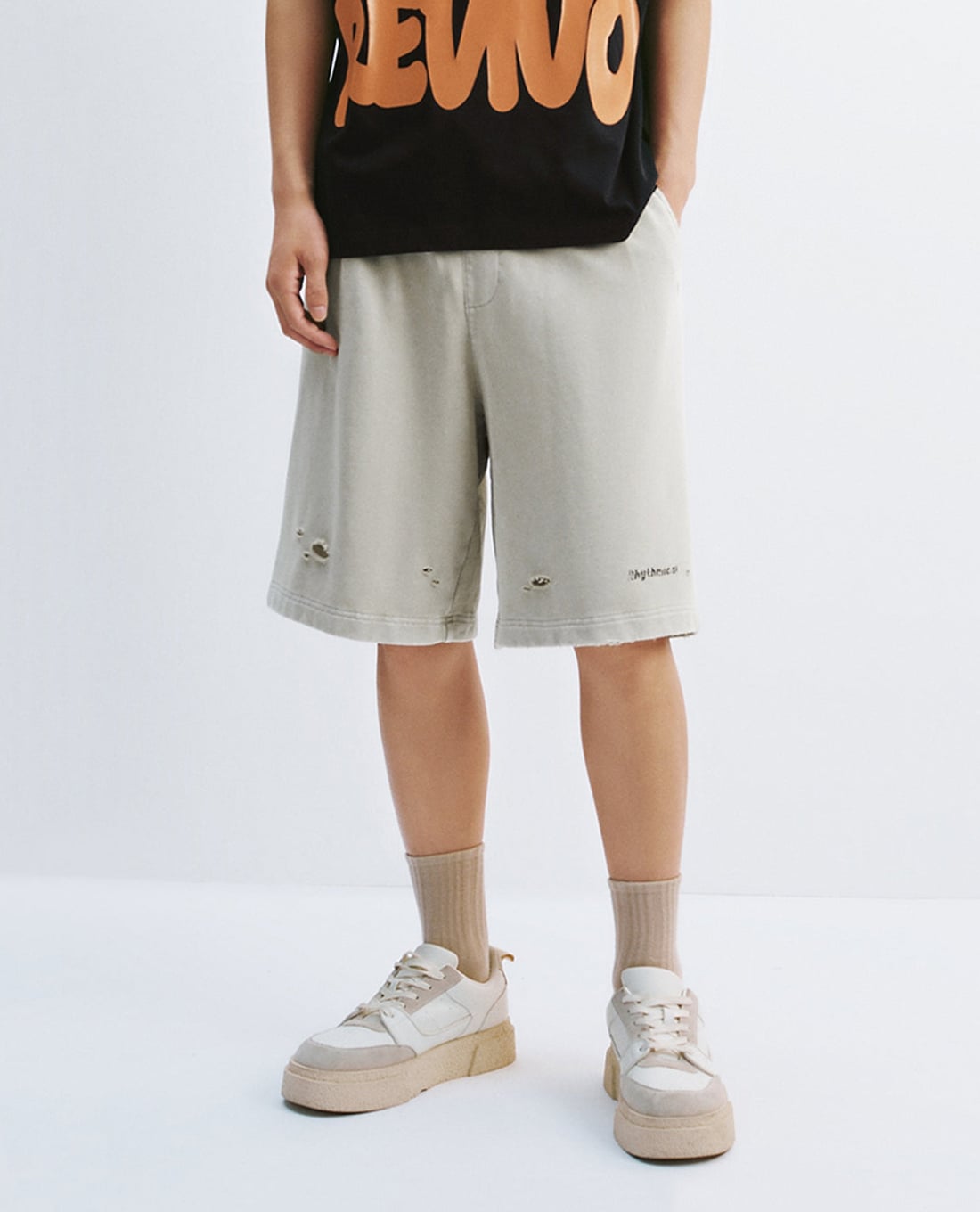 URBAN REVIVO - Quần short nam ống rộng lưng thun