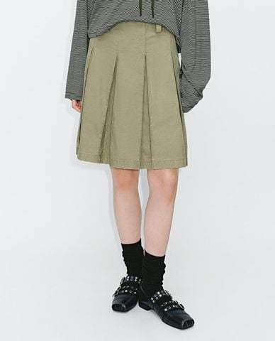  URBAN REVIVO - Chân váy xếp li midi trẻ trung 