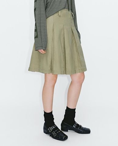  URBAN REVIVO - Chân váy xếp li midi trẻ trung 