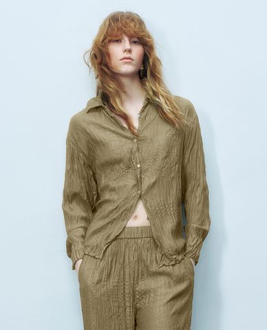  URBAN REVIVO - Áo sơ mi nữ cổ bẻ tay dài thanh lịch 