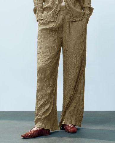  URBAN REVIVO - Quần nữ ống rộng lưng thun 