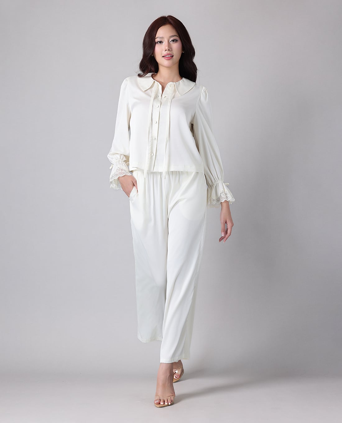 VERA BY CHIPU - Bộ pijama nữ dài satin trơn phối ren