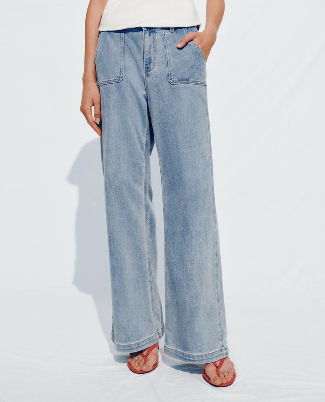 URBAN REVIVO - Quần jeans nữ ống rộng phối túi