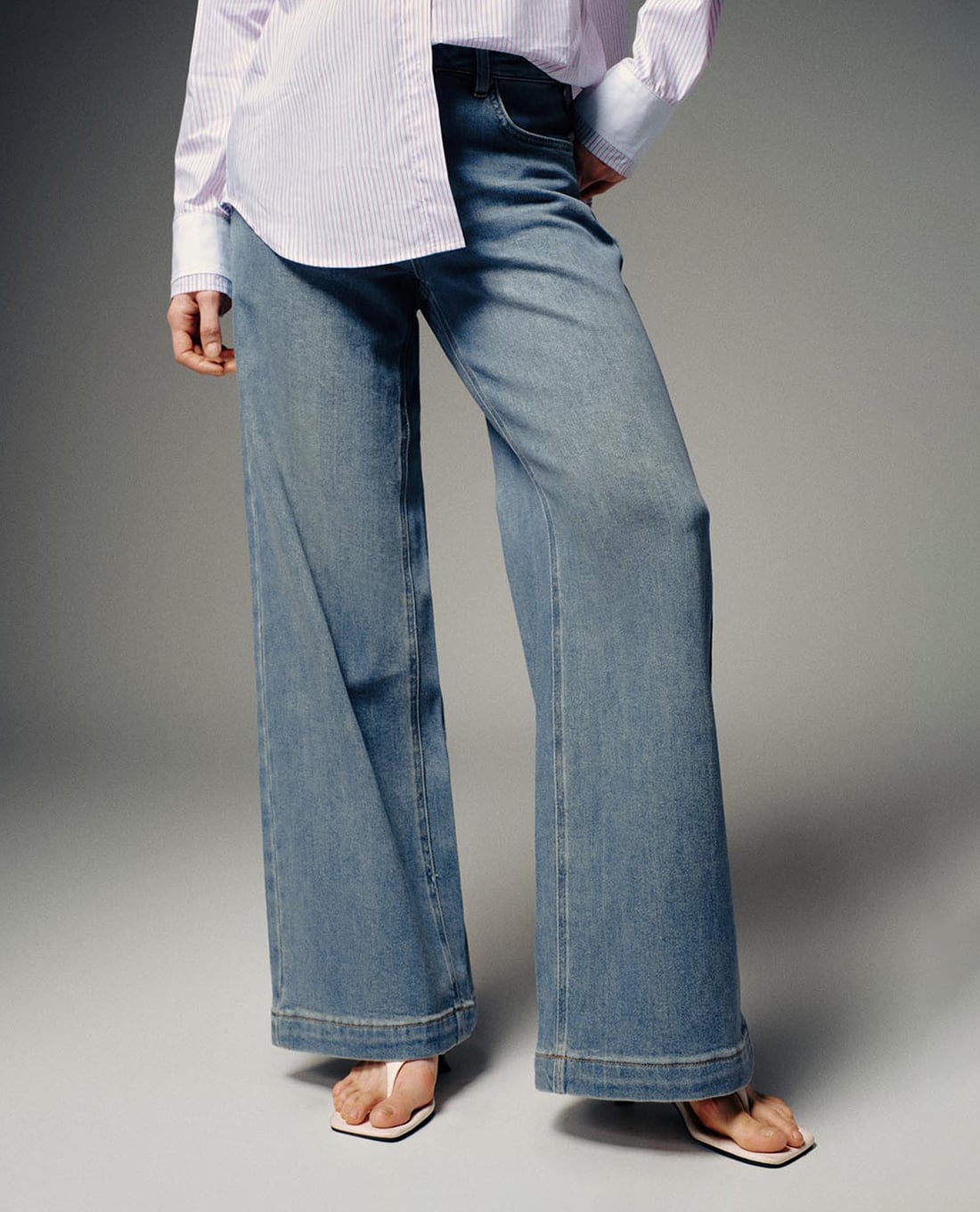 URBAN REVIVO - Quần jeans nữ ống rộng wash bạc