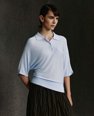  URBAN REVIVO - Áo dệt kim nữ cổ bẻ tay lửng phối túi 