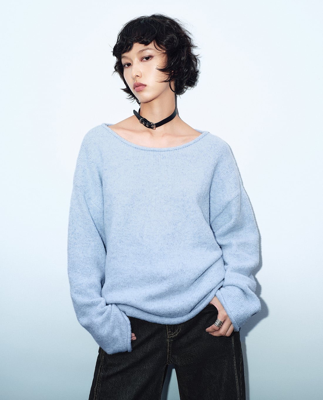 URBAN REVIVO - Áo dệt kim nữ cổ thuyền tay dài