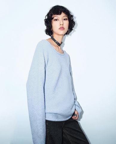  URBAN REVIVO - Áo dệt kim nữ cổ thuyền tay dài 