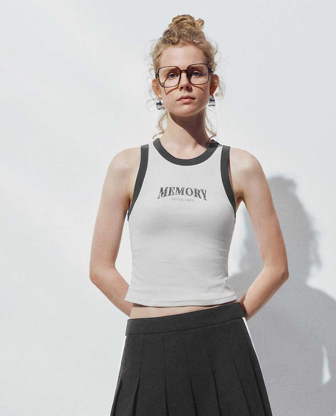 URBAN REVIVO - Áo ba lỗ nữ cổ tròn in chữ