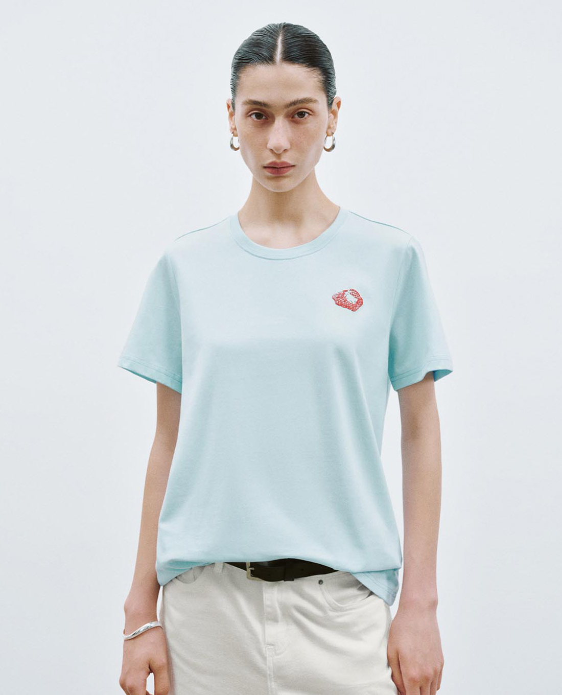 URBAN REVIVO - Áo thun nữ cổ tròn tay ngắn phối họa tiết