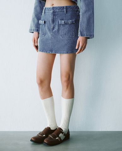  URBAN REVIVO - Chân váy denim mini phối túi hộp 