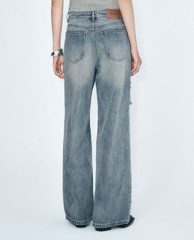  URBAN REVIVO - Quần jeans nữ ống rộng rách gối 