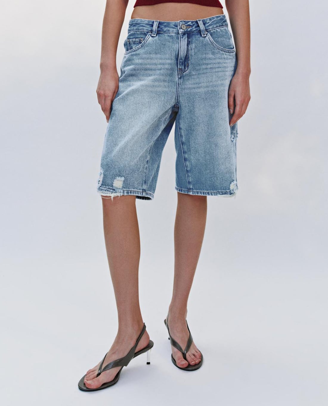 URBAN REVIVO – Quần shorts jeans nữ ngang gối thời trang