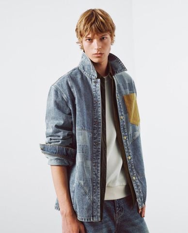  URBAN REVIVO - Áo sơ mi denim nam cổ bẻ phối nút 